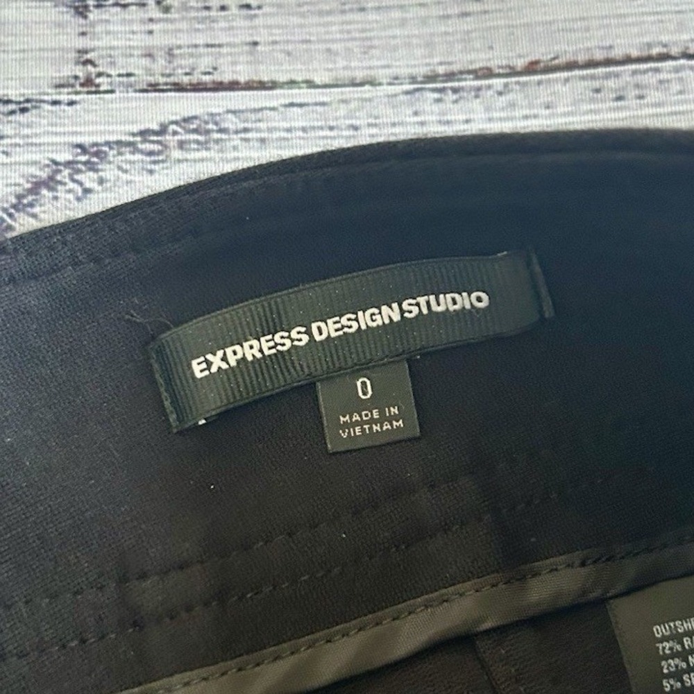 EXPRESS DESIGN‎ STUDIO Black Pleated Button Detail A-Line Skirt Size 0 - Picture 3 of 5
